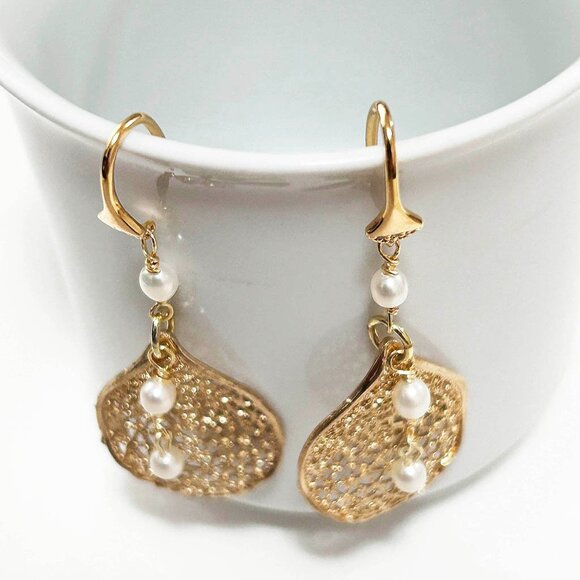 Pearl, And Mesh style Gold plated, Dangle Earrings - Picture 2 of 3